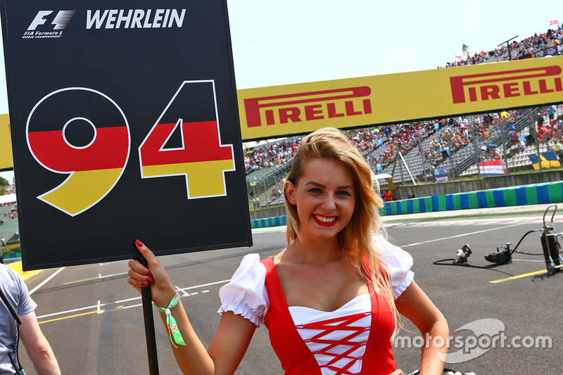 Grid girl for Pascal Wehrlein, Manor Racing