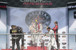PC Podium: winnaars #8 Starworks Motorsports ORECA FLM09: Renger van der Zande, Alex Popow, tweede p