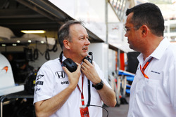 Jonathan Neale, McLaren and Eric Boullier, McLaren Racing Director in the pits