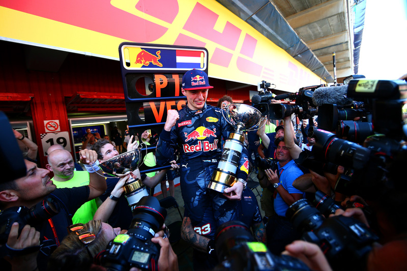 Max Verstappen, Red Bull Racing festeggia con il team