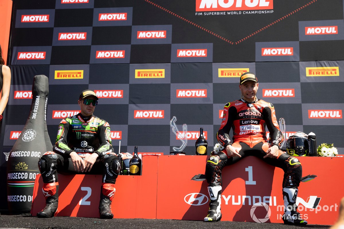 P1 Alvaro Bautista, Aruba.it Racing Ducati, P2 Jonathan Rea, Kawasaki Racing Team WSBK