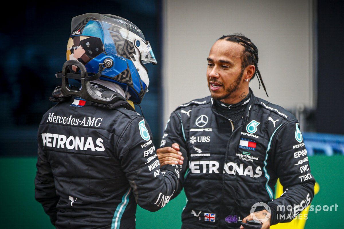 Valtteri Bottas, Mercedes-AMG F1, felicita a Lewis Hamilton, Mercedes-AMG F1, al asegurar su séptimo campeonato del mundo.