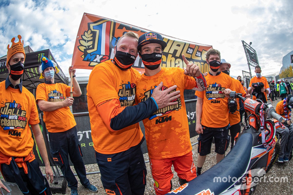 Bart Dirkx bersama Tom Vialle, Red Bull KTM Factory Racing.