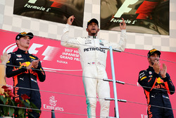 Race winner Lewis Hamilton, Mercedes AMG F1 celebrates on the podium with Max Verstappen, Red Bull Racing and Daniel Ricciardo, Red Bull Racing