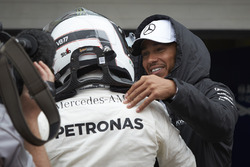 Lewis Hamilton, Mercedes AMG F1, ve Pole: Valtteri Bottas, Mercedes AMG F1