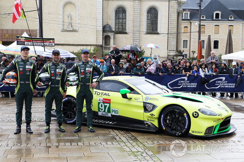 №95 Aston Martin Vantage AMR