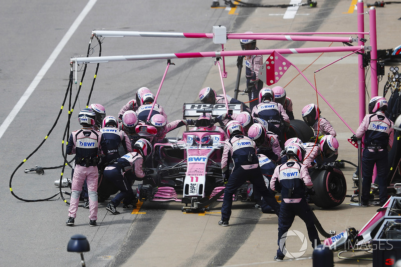 Sergio Perez, Force India VJM11, pit stop