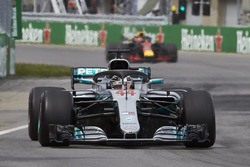 Lewis Hamilton, Mercedes AMG F1 W09, Daniel Ricciardo, Red Bull Racing RB14