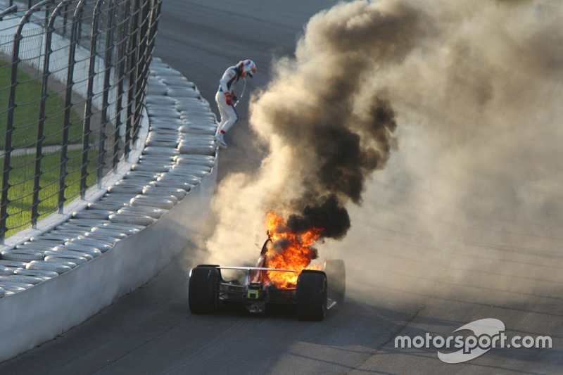 Feuer: Matheus Leist, A.J. Foyt Enterprises Chevrolet