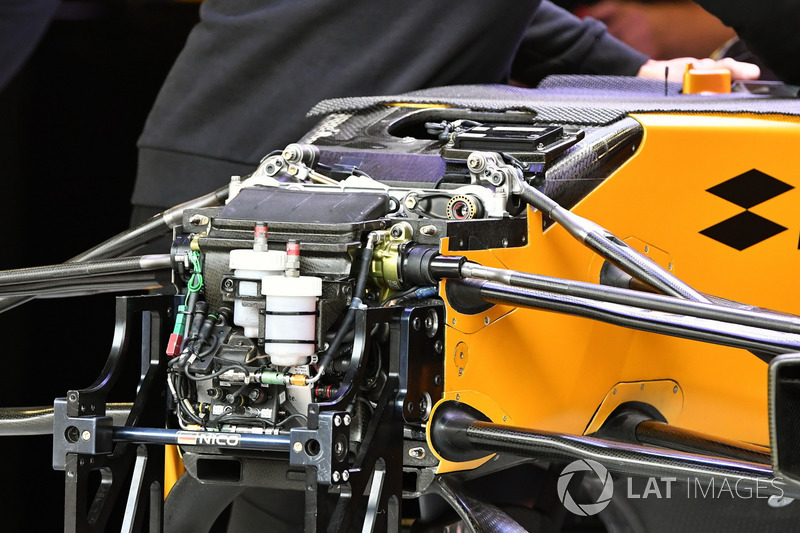 Renault Sport F1 Team RS17 ön süspansiyon detay