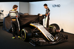 Sergio Perez und Esteban Ocon mit dem Force India VJM10