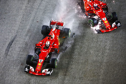 Startcrash: Sebastian Vettel, Ferrari SF70H, Kimi Raikkonen, Ferrari SF70H