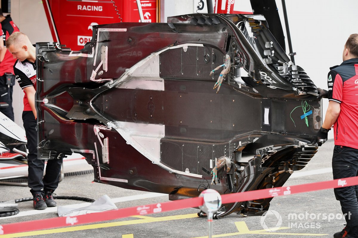 Alfa Romeo Racing mechanics carry the floor of one Alfa Romeo Racing C41