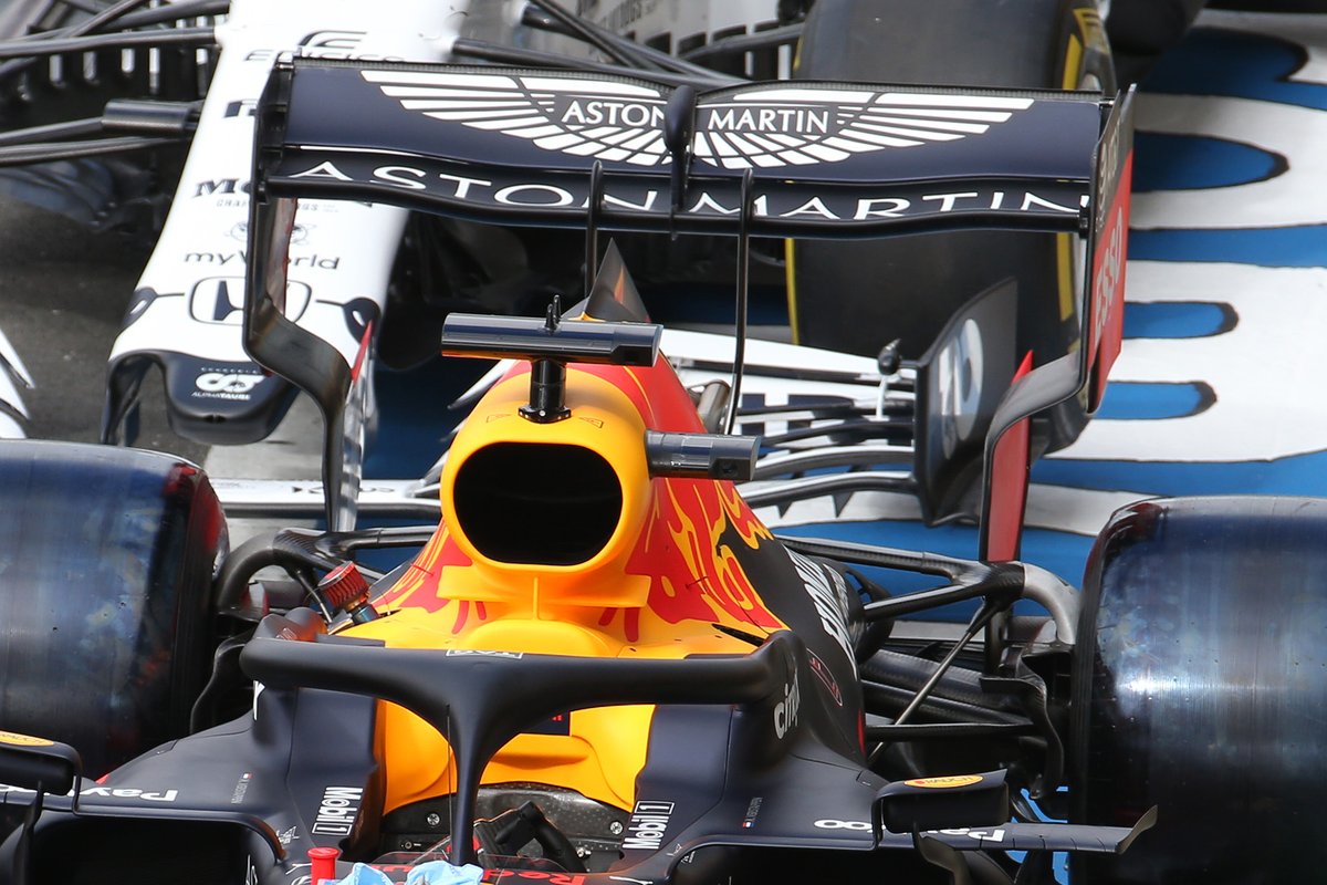 L'ala posteriore scarica della Red Bull RB16