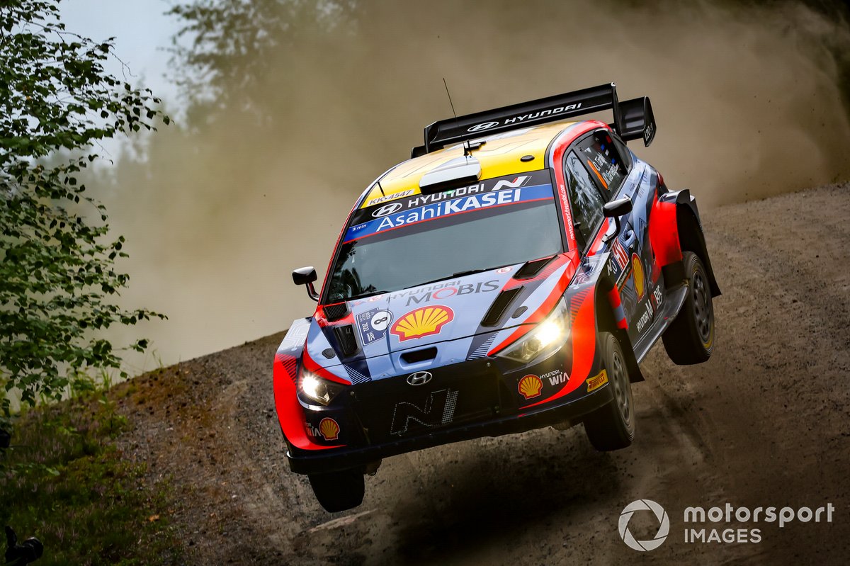 Tänak a signé trois scratchs lors de la première étape, avant de lever le pied.