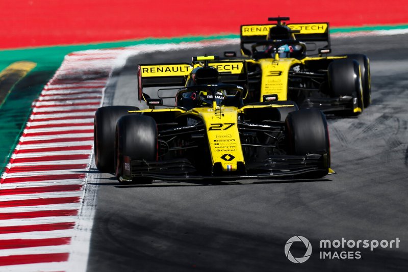 Nico Hulkenberg, Renault R.S. 19, devant Daniel Ricciardo, Renault R.S.19