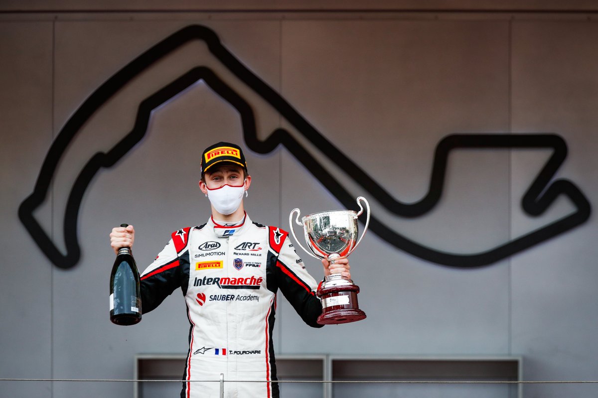 Podium: Race winner Theo Pourchaire, ART Grand Prix