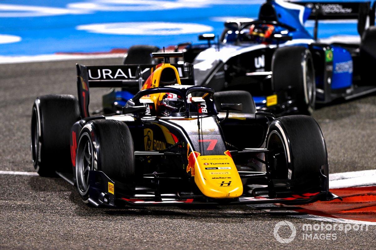 Liam Lawson, Hitech Grand Prix, precede Felipe Drugovich, Uni-Virtuosi