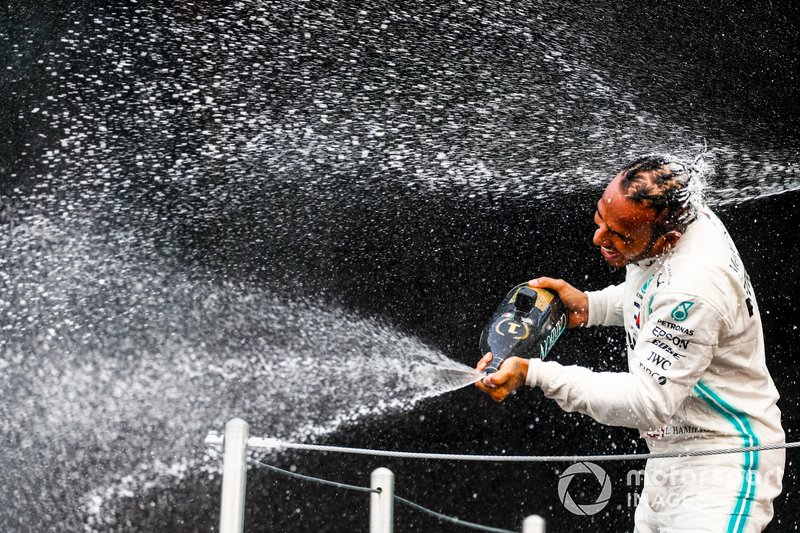 Podio: ganador de la carrera Lewis Hamilton, Mercedes AMG F1