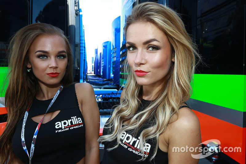 Grid girls Aprilia