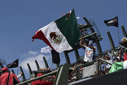 Fan waiving a Mexican flag