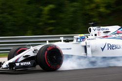 Felipe Massa, Williams FW38 locks up under braking