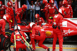 Kimi Raikkonen, Ferrari SF70H, pit stop