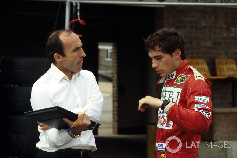 Frank Williams discute avec Ayrton Senna après son roulage dans la FW08C.