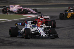 Felipe Massa, Williams FW40; Kimi Räikkönen, Ferrari SF70H