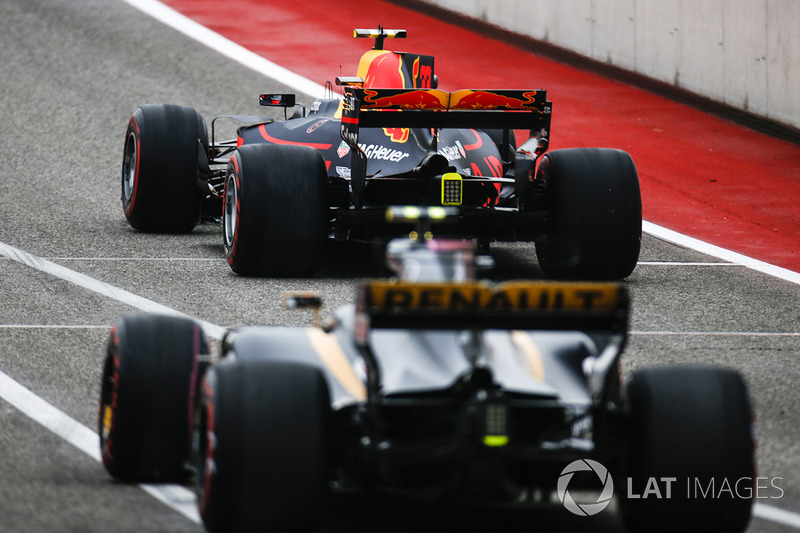 Макс Ферстаппен, Red Bull Racing RB13, Карлос Сайнс-мол., Renault Sport F1 Team RS17