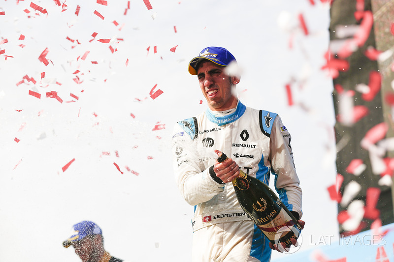 Sébastien Buemi, Renault e.Dams, sprays the champagne on the podium