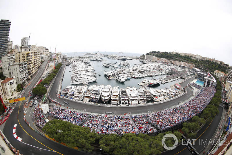 Lewis Hamilton, Mercedes AMG F1 W09, y Valtteri Bottas, Mercedes AMG F1 W09