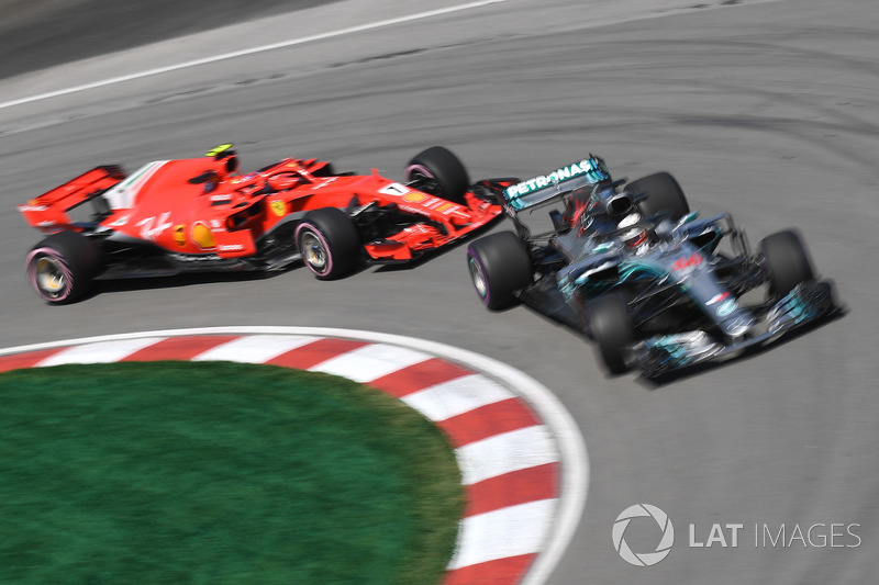 Lewis Hamilton, Mercedes-AMG F1 W09, Kimi Raikkonen, Ferrari SF71H