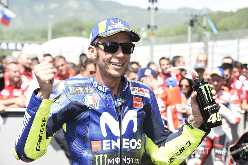 Valentino Rossi: “Estou muito feliz, porque foi uma corrida muito difícil. Tivemos que correr com o pneu duro, e sabíamos que seria difícil, porque especialmente na frente eu tinha muitos problemas.”