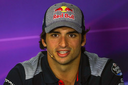 Carlos Sainz Jr., Scuderia Toro Rosso en la conferencia de prensa de la FIA