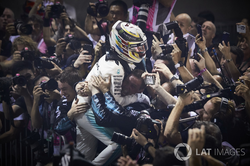 Race winner Lewis Hamilton, Mercedes AMG F1