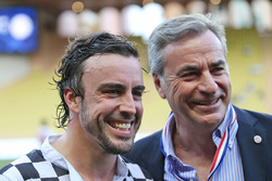 Fernando Alonso, McLaren con Carlos Sainz aen un partido de futbol de caridad con los medios