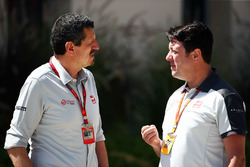 Haas-Teamchef Günther Steiner und Haas-Teammanager Dave O'Neill