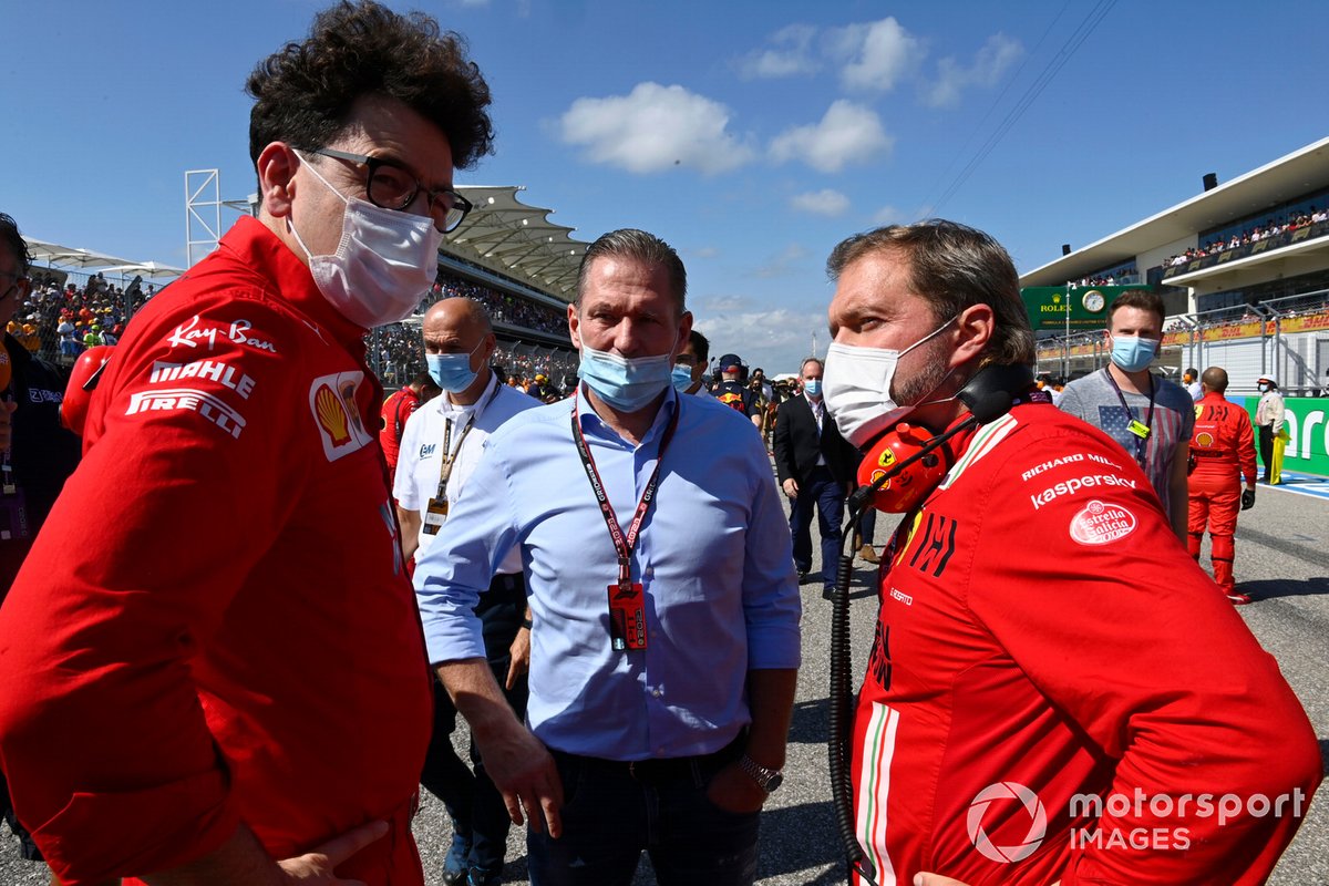 Mattia Binotto, Team Principal, Ferrari, and Jos Verstappen on the grid