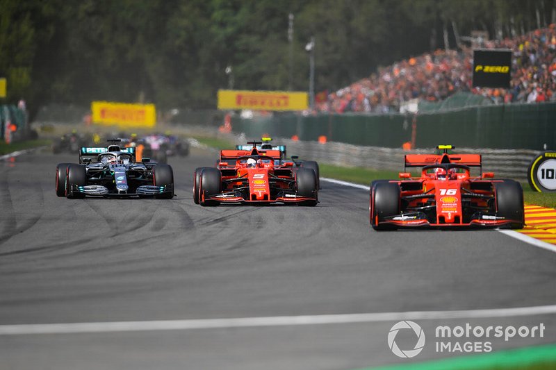 Charles Leclerc, Ferrari SF90, Sebastian Vettel, Ferrari SF90, Lewis Hamilton, Mercedes AMG F1 W10 y Valtteri Bottas, Mercedes AMG W10