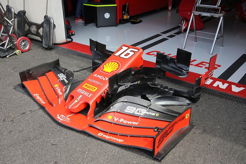 Ferrari SF90 ecco l'ala anteriore vecchia con la paratia laterale intera