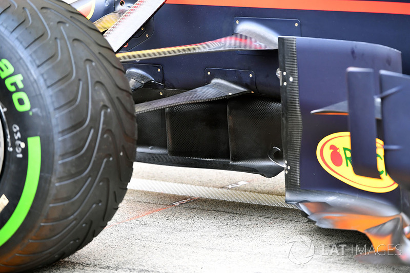 Red Bull RB13: Luftleitelemente am Chassis