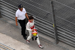 El retirado de la carrera Charles Leclerc, Sauber