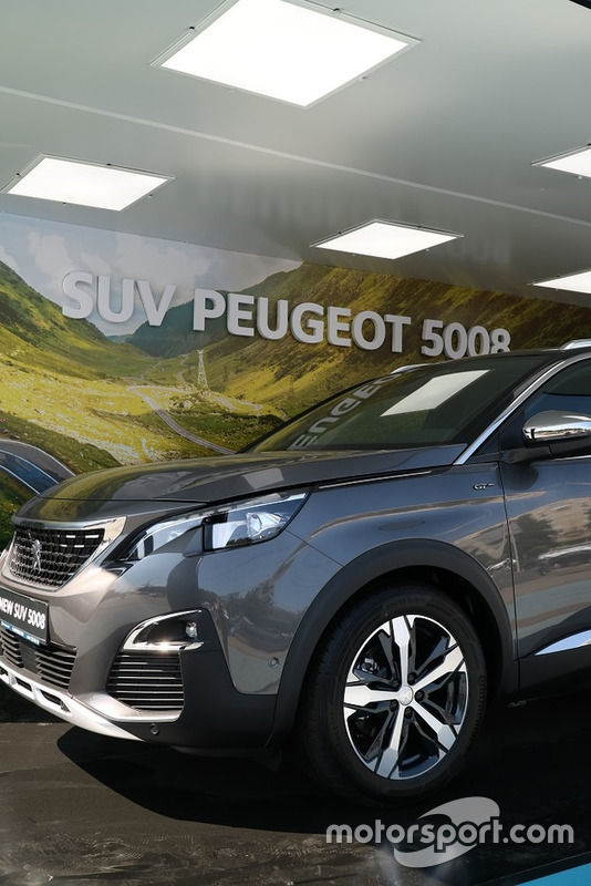 Новий Peugeot 5008