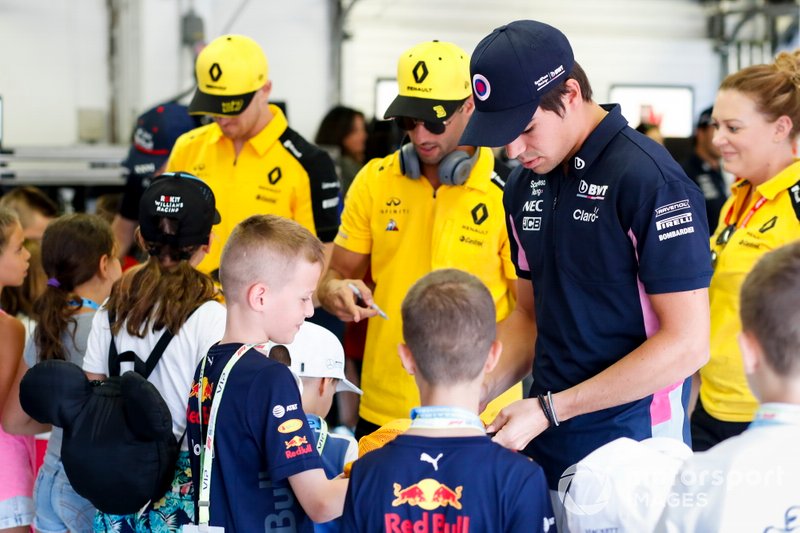 Lance Stroll, Racing Point, Daniel Ricciardo, Renault F1 Team and Nico Hulkenberg, Renault F1 Team sign autographs for Grid Kids