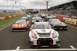Fahrzeuge auf der Start-Ziel-Linie von Bathurst