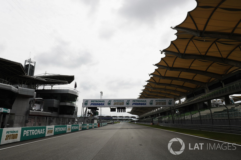 Sepang circuit pit straight detail