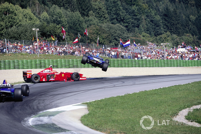 Jean Alesi'yle Eddie Irvine, kazası