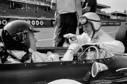 Dan Gurney, Eagle AAR104 Weslake in the pitlane talking to teammate Bruce McLaren, Eagle AAR102 Wesl