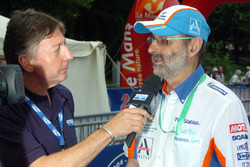 Henri Pescarolo wird von Jean-Luc Roy von Motors TV interviewt